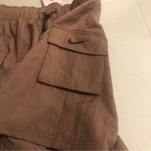 Nike Womens Size XS Woven High Rise Cargo Shorts Platinum Loose Fit Smokey Mauve - Picture 4 of 12